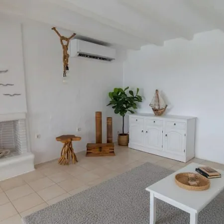 Feriehus Luxurious Choulakia Retreat W Swimming Pool & View *