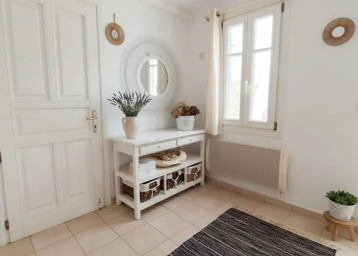 Feriehus Luxurious Choulakia Retreat W Swimming Pool & View